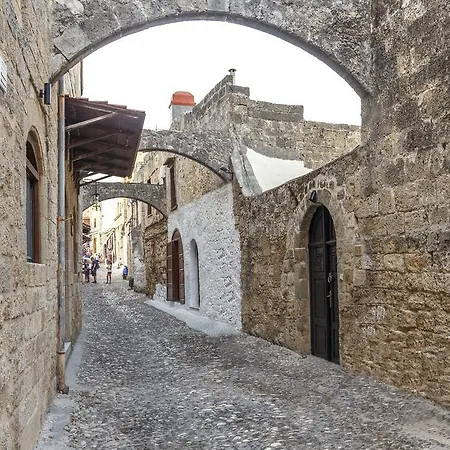 Belvedere Medieval فيلة *